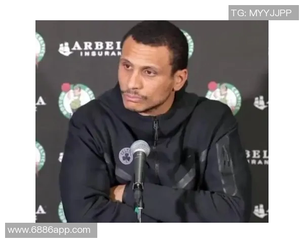 绿军官方宣布武切维奇成功接受右手无名指骨折手术预计三到四周后复查